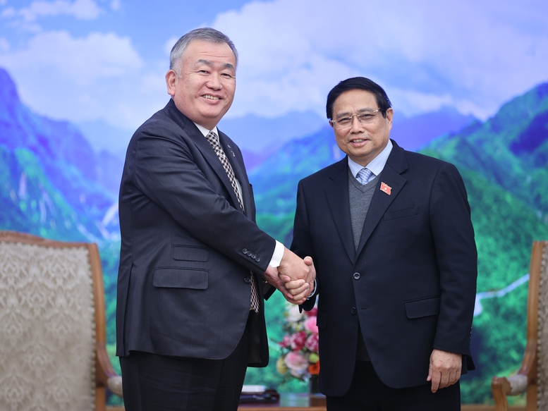 四次荣膺常